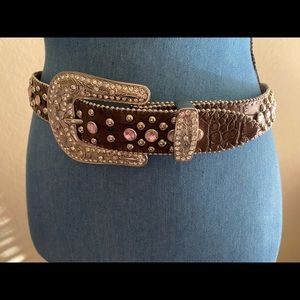 the belt is for a young child measurements are 33’ in long